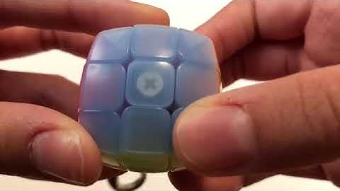 6 year old unboxes the Qiyi Jelly Keychain Cube from the Cubicle