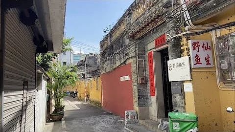 粤菜美食发源地之一的顺德大良街拍。具有五百多年历史的“北门罗氏大宗祠”原本面宽五间进深五间，现在被破坏到只剩一座门楼。 - 天天要闻
