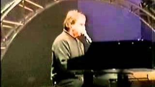 Chris de Burgh - It&#39;s Such a Long Way Home LIVE solo