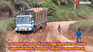 Beratnya Gak Nanggung, Truk Balak Muatan Kayu Kewalahan Lewat Di Tikungan Tajam Penuh Lumpur