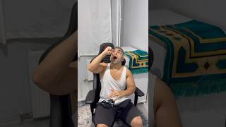 Sinyor Taklacı Diyelim Ki Sağırsın Nasıl Çay Istersin? Sondaki Tepki