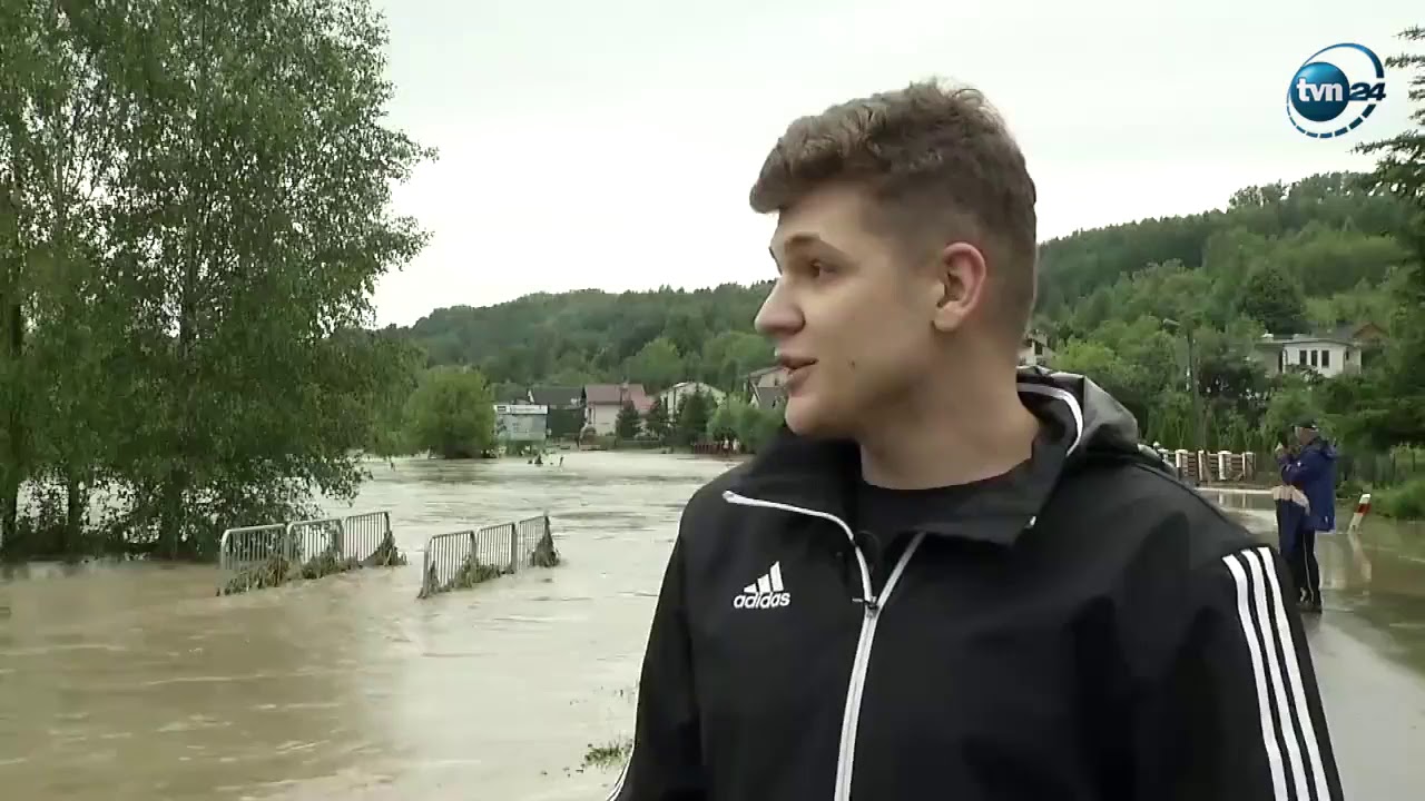 WODA ZERWAŁA MOST W MIESCOWOŚĆI MANASTERZ NA PODKARPACIU I ZNISZCZYŁA WIELE DOMÓW...