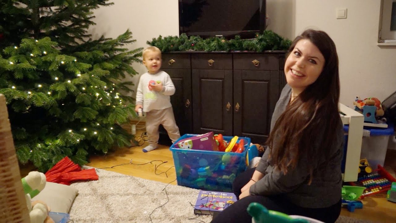 Christmas horton lives days tradition nbc First Family Christmas Tree! - December 5, 2015 - MeetTheWengers Daily