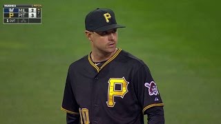 MIL@PIT: Mercer backhands grounder and fires to first