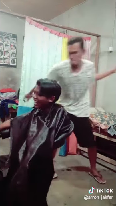 Tukang potong Rambut kaget ....