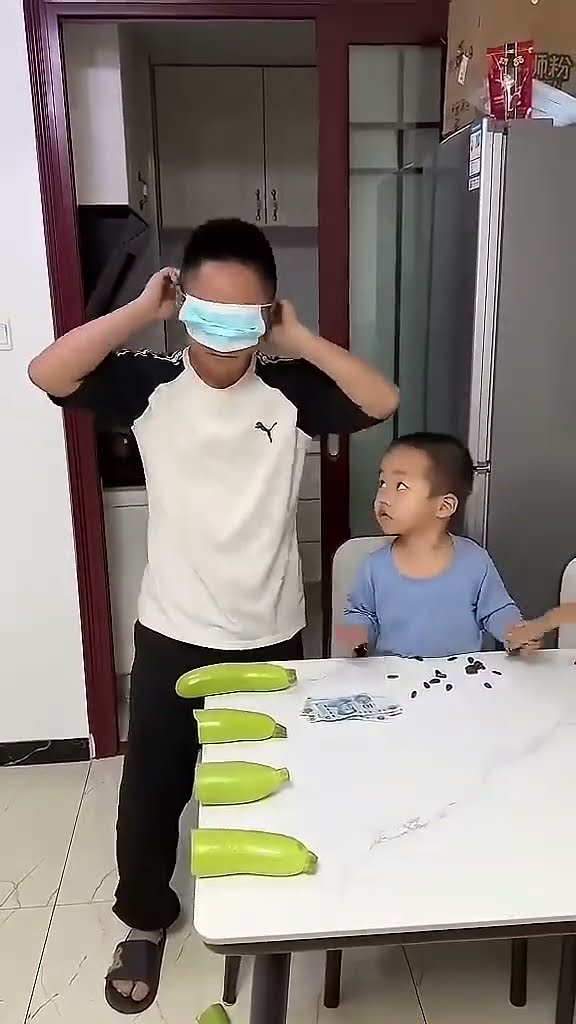 砍多少赢多少私房钱！到最后一个怎么就砍不断呢！#Cute baby#Cute#呆萌小米宝#聪明宝宝#萌娃
