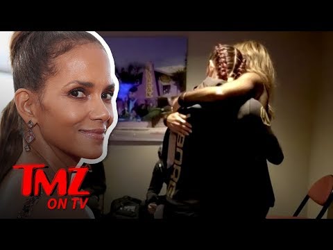 Halle Berry Consoled Cyborg In Locker Room After UFC 232 Loss | TMZ TV