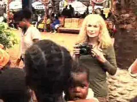 UNICEF: Ambassador Mia Farrow in Central African R...
