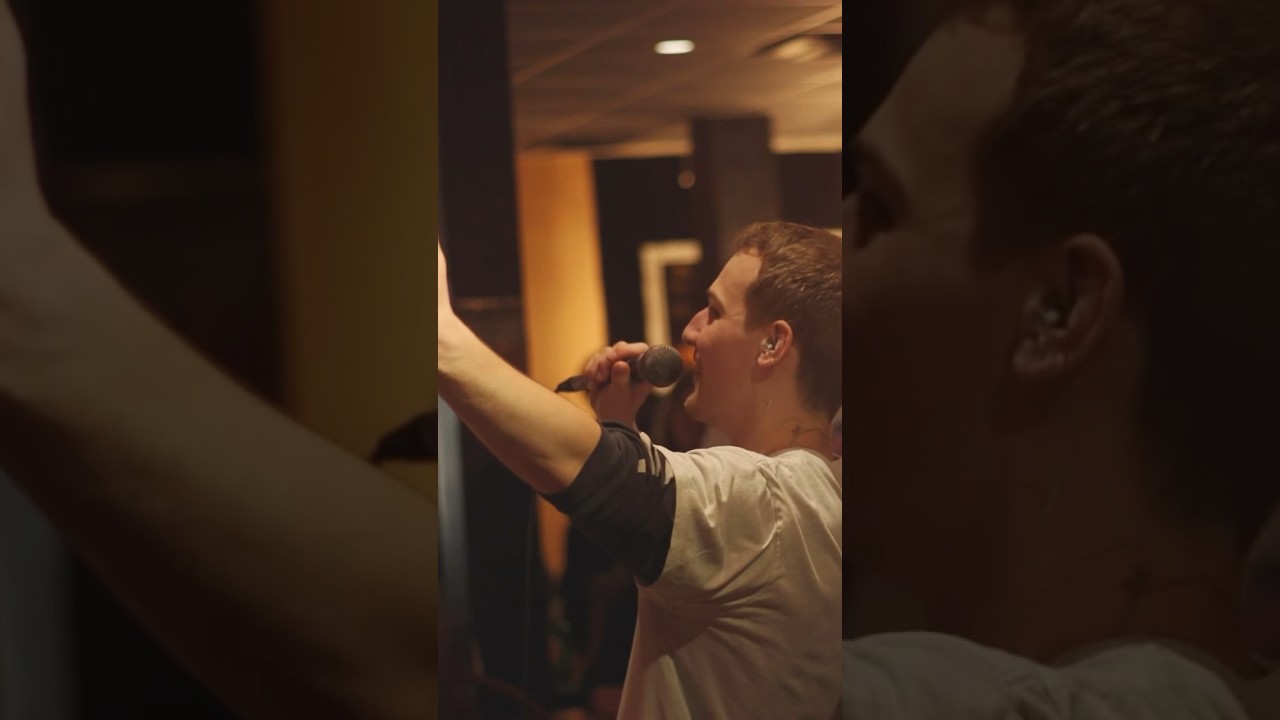 HI-DIVE LIVE for the first time. @lanalous in Vancouver BC. 