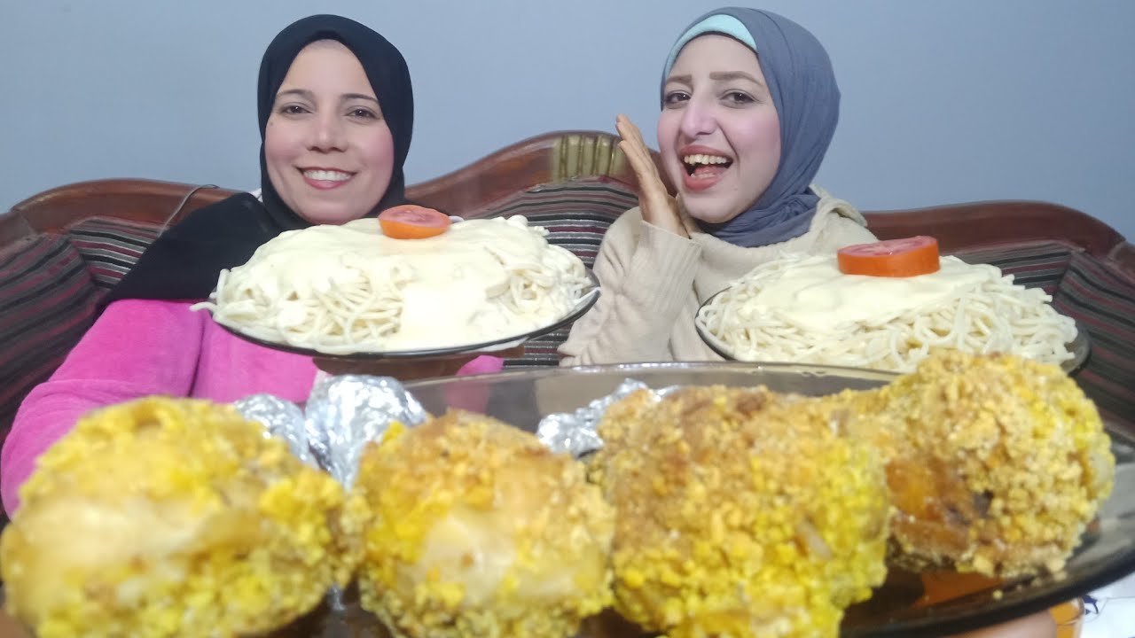 تحدي أكل المكرونه الصيني بالوايت صوص مع 4قطع من دجاج كنتاكي والعقاب 👗الفرح