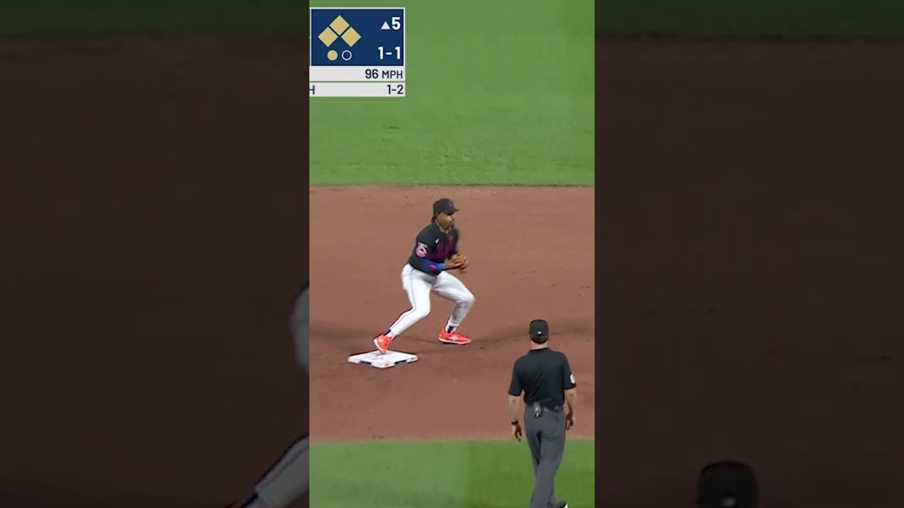 Marcus Semien and Francisco Lindor combine for a BEAUTIFUL double play 🤩 #highlights #baseball #nyc