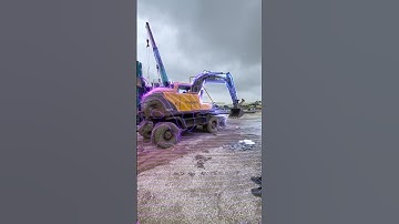 Máy xúc Volvo chạy cắt ngang Rôbot ép cọc #mayxuc #excavator #xecuocmini #excavatortruck #volvo