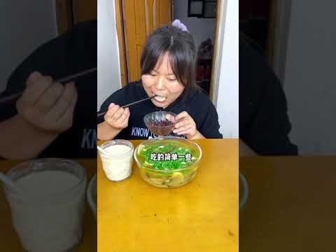 我今年30岁了，没结婚也没生小孩，一个人独居在农村，在农村过田园生活就是有烟火气，舒心