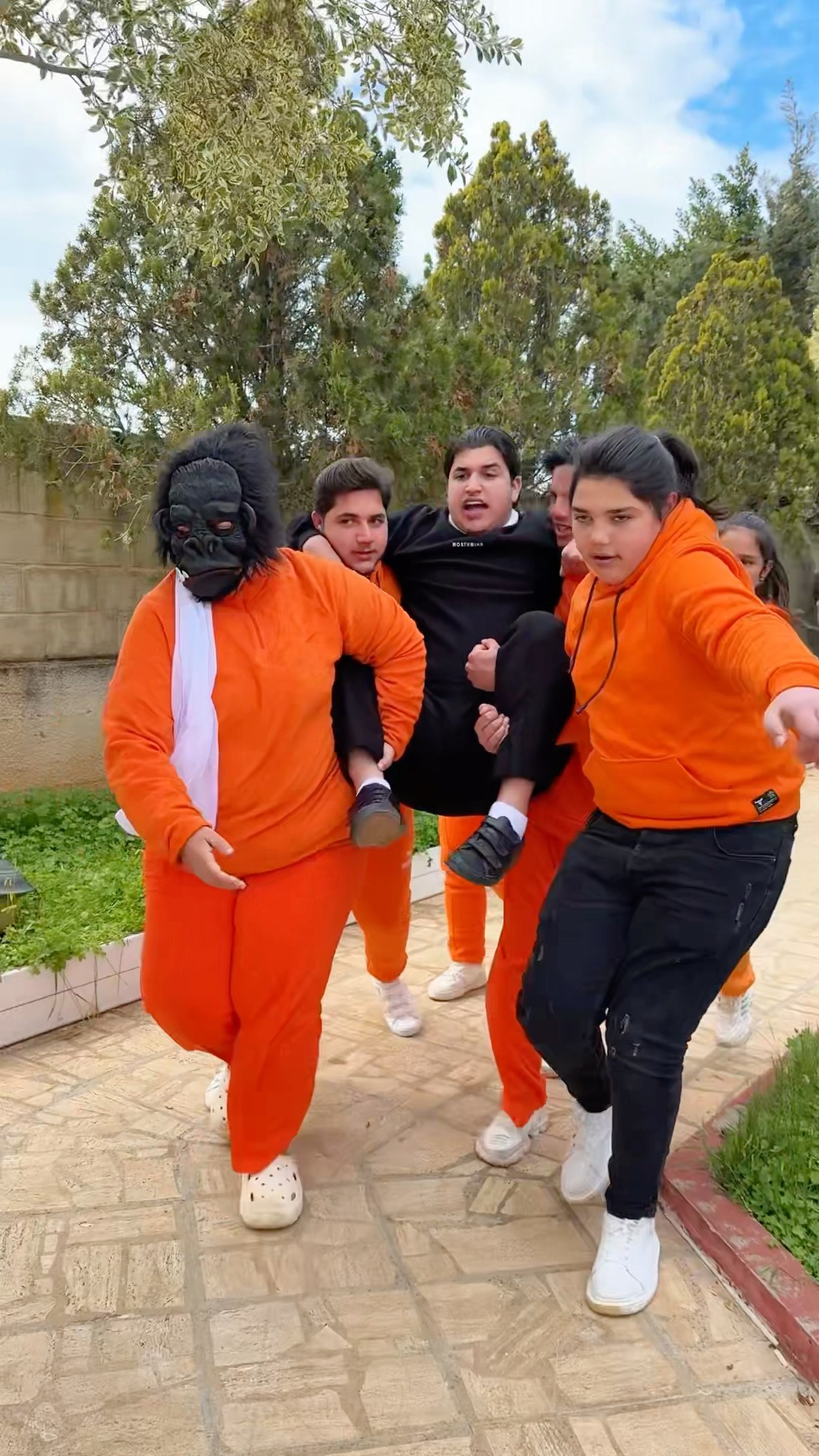 العيلة بالهبل معندهاش يما رحميني:?