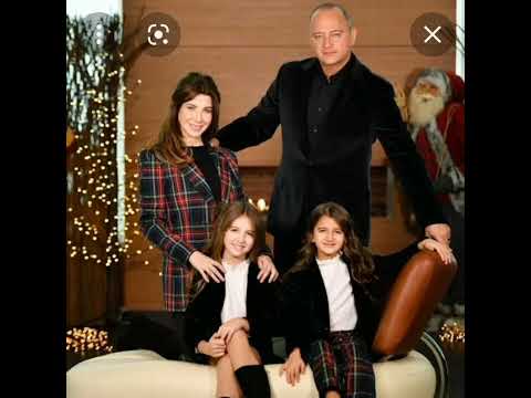 صور نانسي عجرم مع بناتها