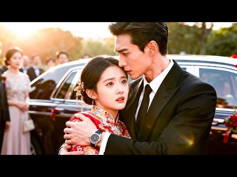 婚禮上未婚夫當衆把戒指戴在她妹妹手上讓她成爲全場笑柄，她卻不哭不鬧反手拉了剛進門的賓客逃婚，怎知他竟是隱姓埋名的首富總裁，閃婚將她寵上天！#短劇