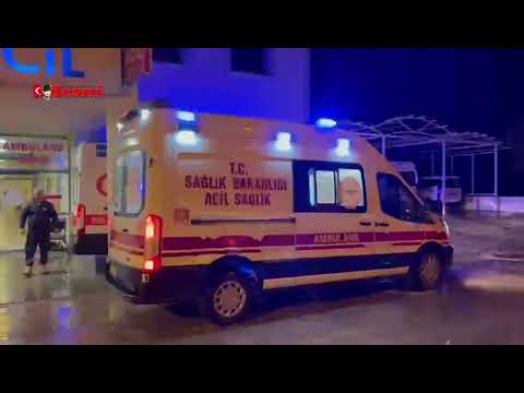 Besni’de hafif ticari araç bariyere çarptı: 2 yaralı