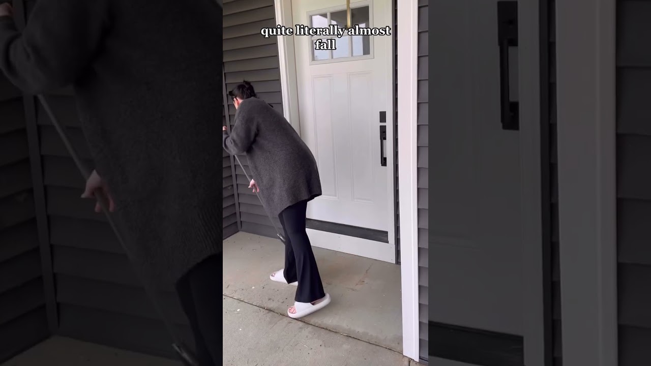 EXTREMELY CHEAP FRONT PORCH MAKEOVER! ☀️ #porchmakeover #homediy #homedecor #classicdesign