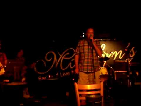 Brad Wickliffe sings She Caught the Katy @ Karaoke...