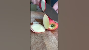 Cutting thin apple slices is so satisfying, via Tomatosharp.