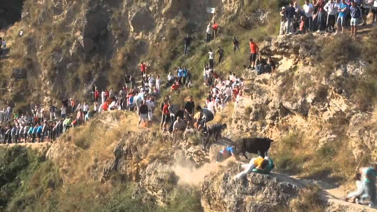 ESPECTACULAR 3º ENCIERRO DEL PILON EN FALCES NAVARRA) 13 -08- 2013