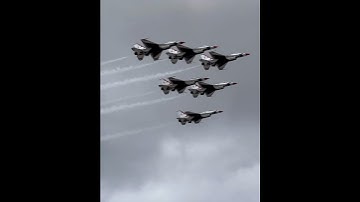 The Thunderbirds arrive to the 2024 New York Air Show!!