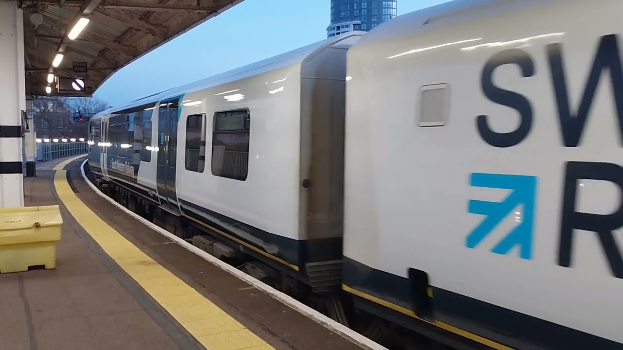 Combo SWR Class 450012 Desiro & 444045 Departing From Portsmouth Harbour The 29th of November 2024