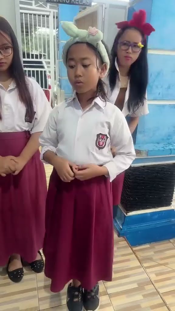 Vidio kocak dan gokil @nyaikembang1nyaikembang1 /yg mana yg asli?