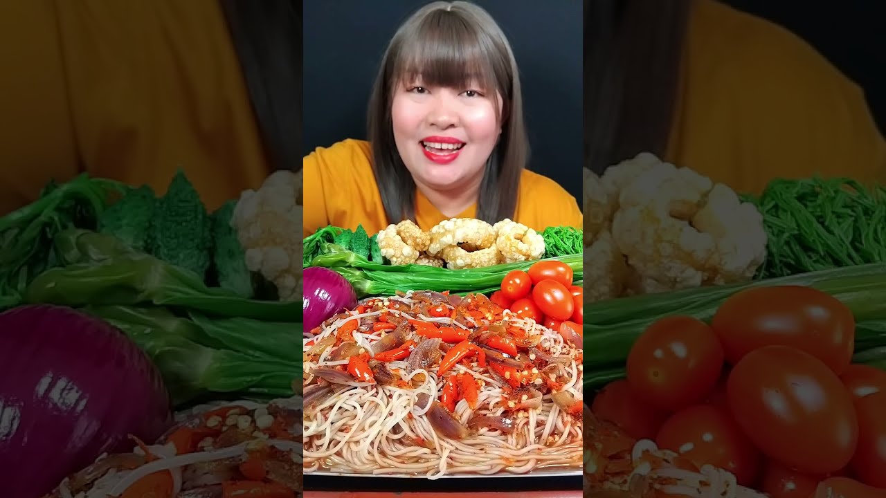 ขนมจีนซาวน้ำปลาร้า เส้นขนมจีนเหนียวนุ่มมาก กินคู่กับแคบหมูกรอบๆและผักลวกอร่อยสุดๆ@ตั้งใจกิน