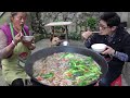 田里叶子菜随便摘，九九今天吃牛肉火锅，围在火炉吃真过瘾~【湘西九九美食】