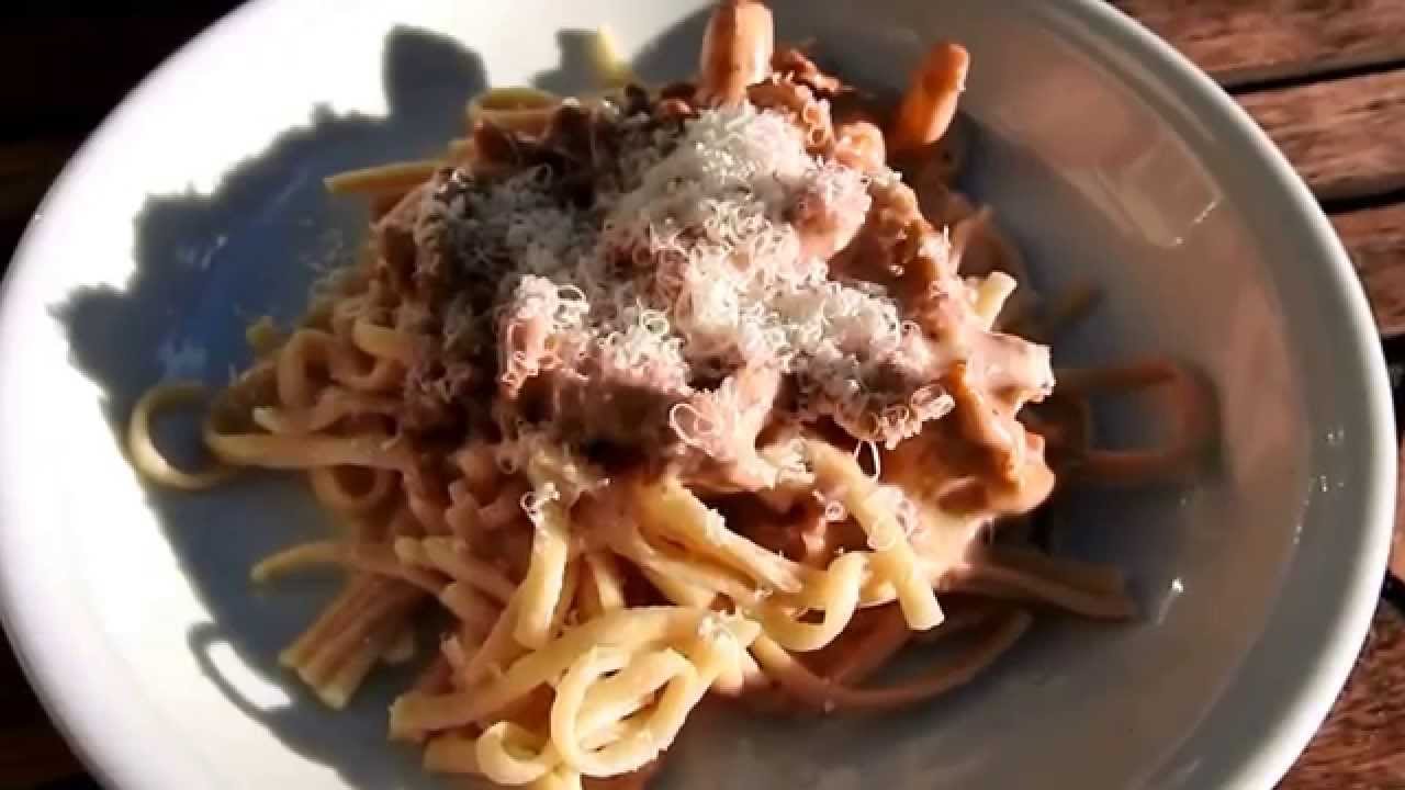 Spätzle mit Pfifferlingen - YouTube Spätzle mit Pfifferlingen - YouTube