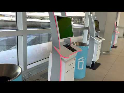 Nagelneue Check-In Automaten von Eurowings am Flughafen Köln/Bonn