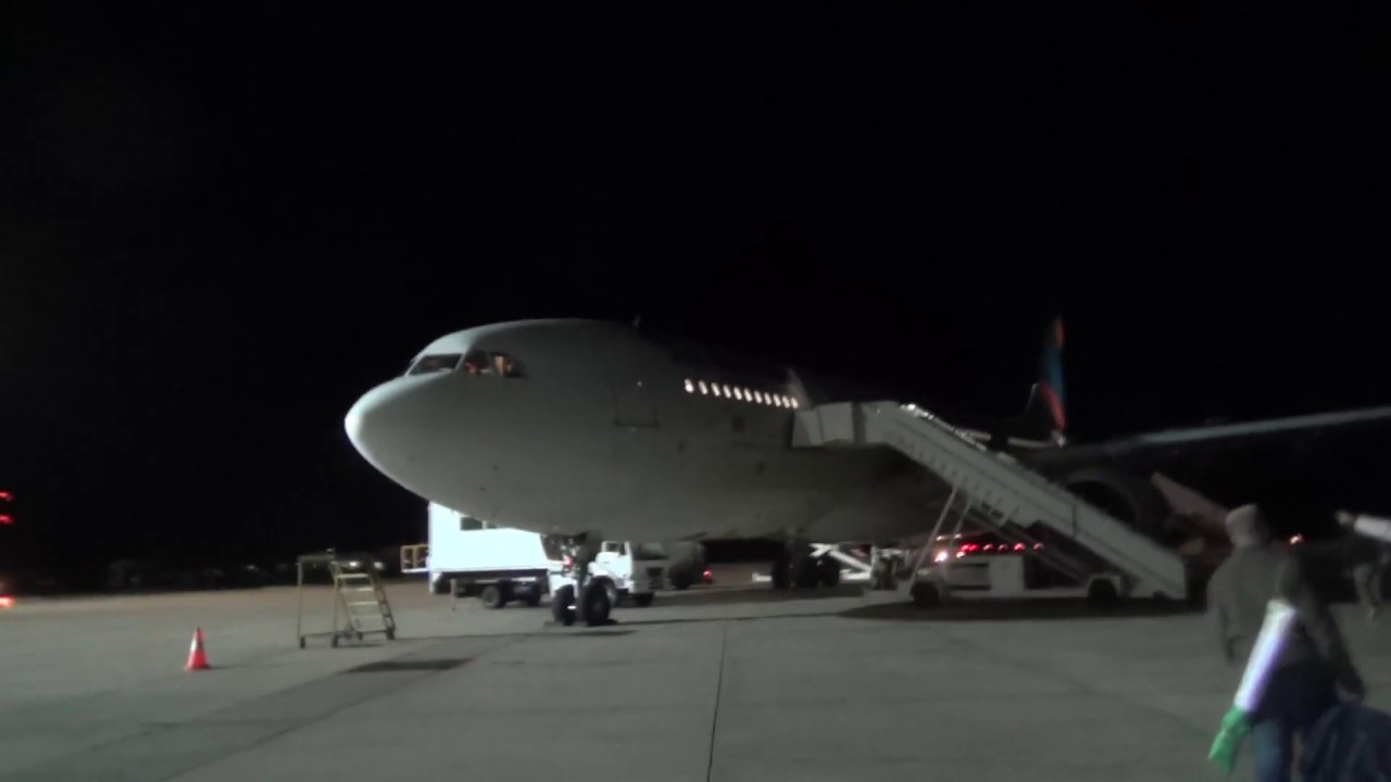 Tripreport Windhoek-Frankfurt / Air Namibia A330 - YouTube