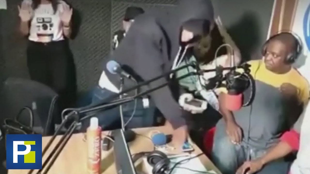Ladrones asaltaron una emisora de radio en plena transmisión en vivo - YouTube