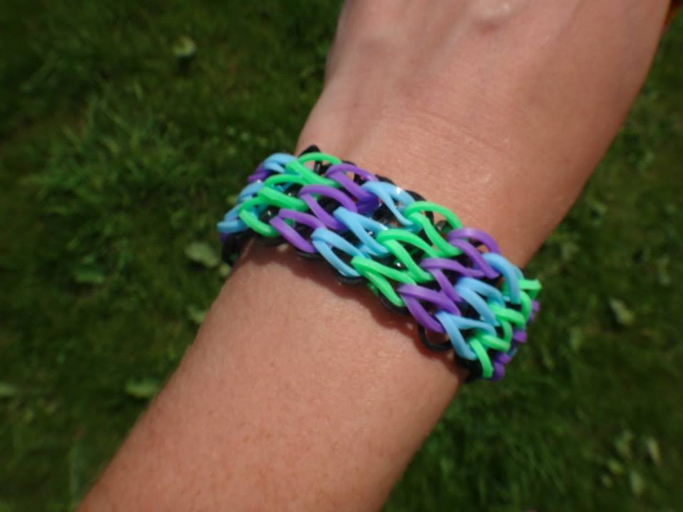 Bijoux en elastiques - rainbow loom Rainbow loom - broché