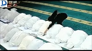 لن تصدق ما فعله هذا الرجل بالنساء في المسجد في وقت الصلاة !؟