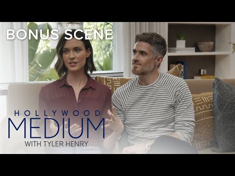 Tyler Henry Finds a Ghost in Dave & Odette Annable's House | Hollywood Medium Bonus Scene | E!