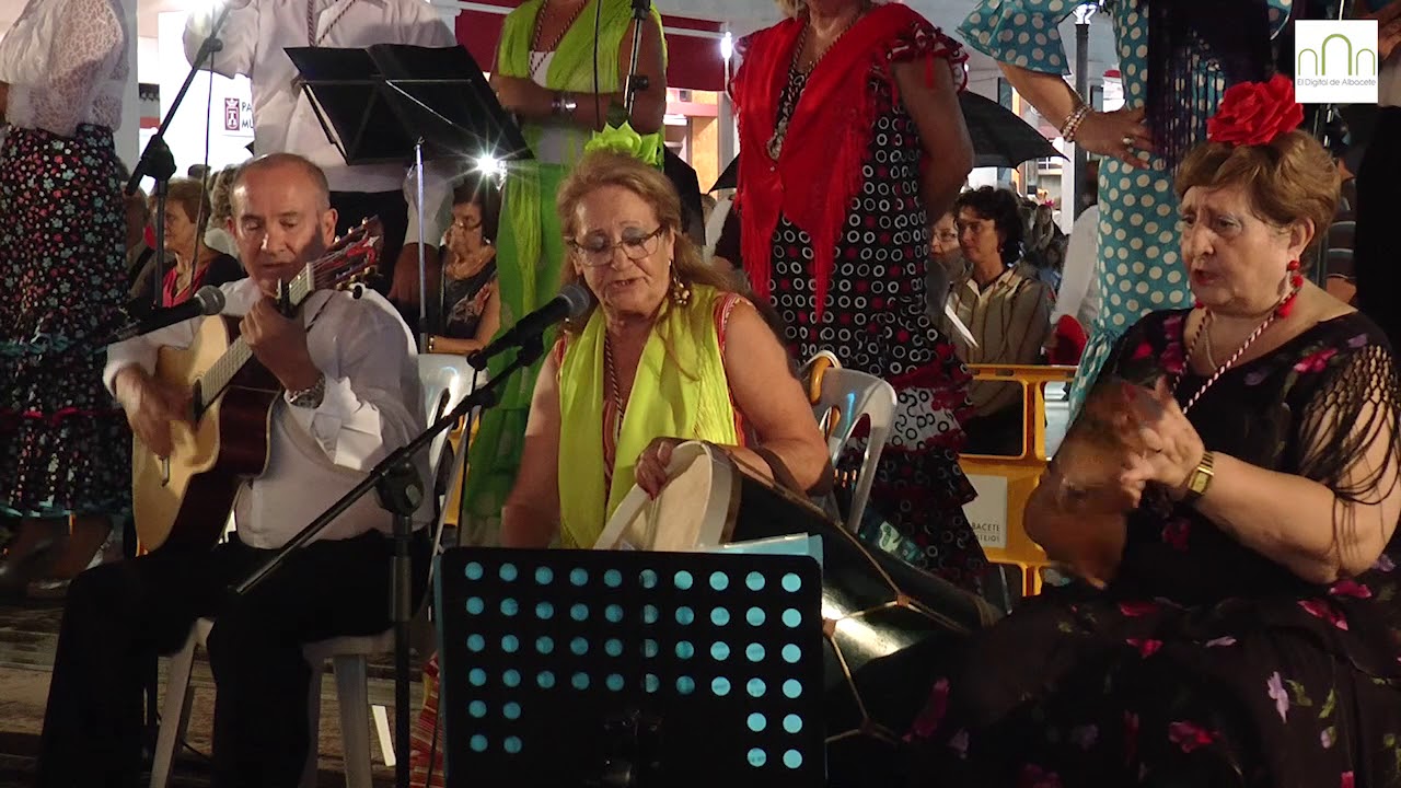 Emoción y lluvia en el Salve a la Virgen de los Llanos
