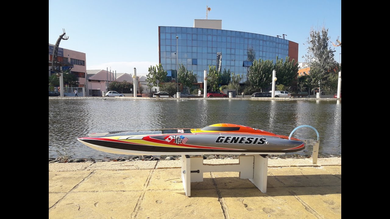 catamarano genesis rc