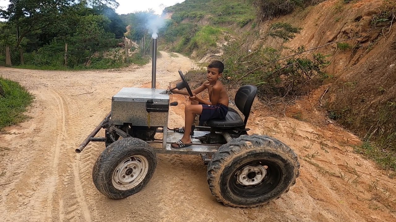 DEIXEI O M1N1 INSCRITO DIRIGIR O MINI TRATOR.