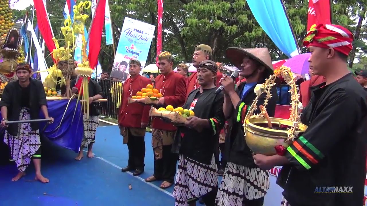Kirab Budaya sakral (tumpeng jeruk) - hari jadi Kabupaten Malang - laut Kidul