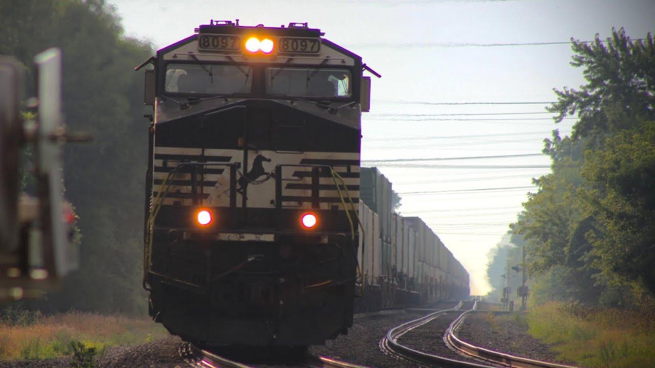 NS 29G HAULS through Byrkit Avenue at MP 431!