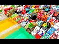 カーズ☆200台以上のカーズのミニカーを次々と2色の水の中へ落としていく♪