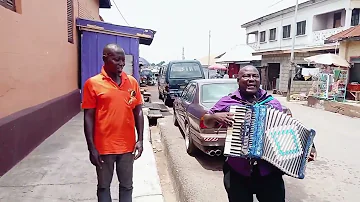 Edward Akwasi Boateng Met His Old friend on street and Started Singing His Favorite Songs