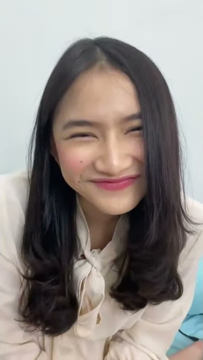 Frieska JKT48 Tumpahin Minuman Es
