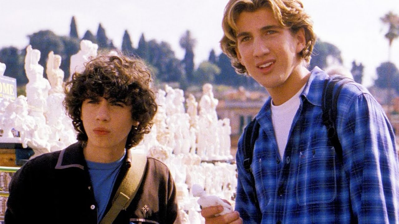 Lizzie McGuire but it’s just Gordo hating Ethan