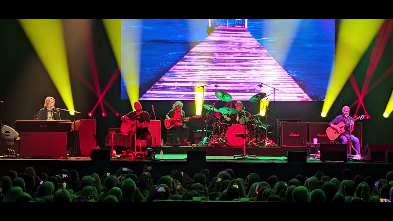 在 YouTube 上观看 Peter Frampton "Baby I Love Your Way" 2023 Orlando