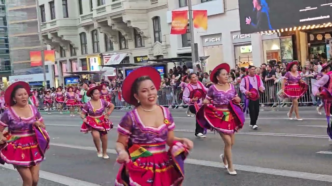 Desfile por el dia 12 de Octubre