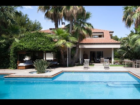 Large villa for sale with beautiful gardens and swimming pool in Terramar, Sitges Ref LFS4763 by Lucas Fox A Dils company
