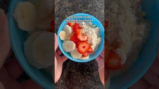 256 Kcal E 16G De Proteína •80G Banana •50G Morango •1 Iogurte Natural •1/2 Scoop De Whey🫶🏻